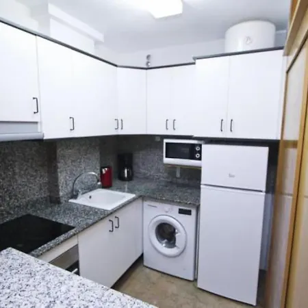 White - 100 M Beach, Wifi, Pool, 6 Pax * Salou
