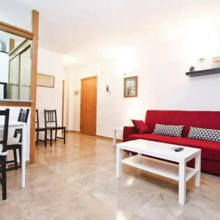 White - 100 M Beach, Wifi, Pool, 6 Pax Salou