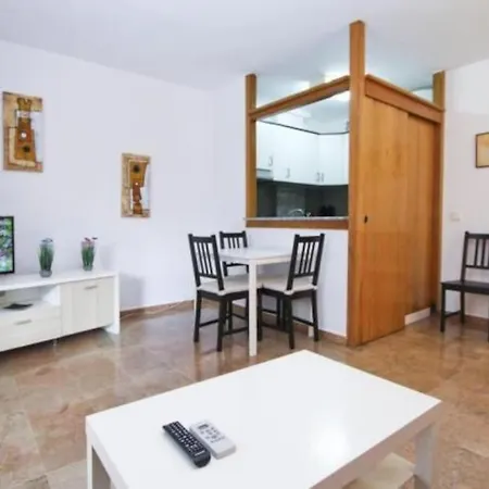 White - 100 M Beach, Wifi, Pool, 6 Pax *