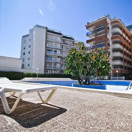 White - 100 M Beach, Wifi, Pool, 6 Pax