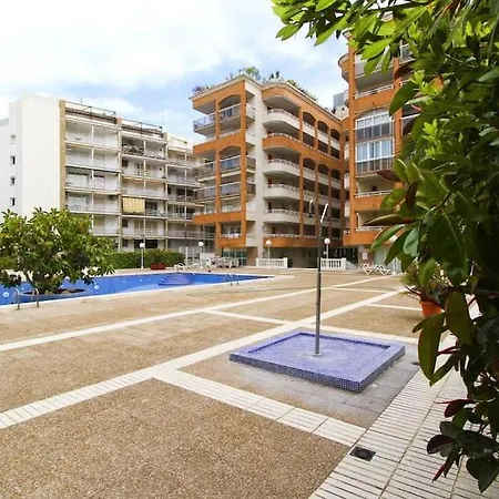 White - 100 M Beach, Wifi, Pool, 6 Pax *